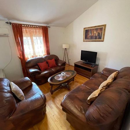 Aquarium Apartment Kotor Buitenkant foto