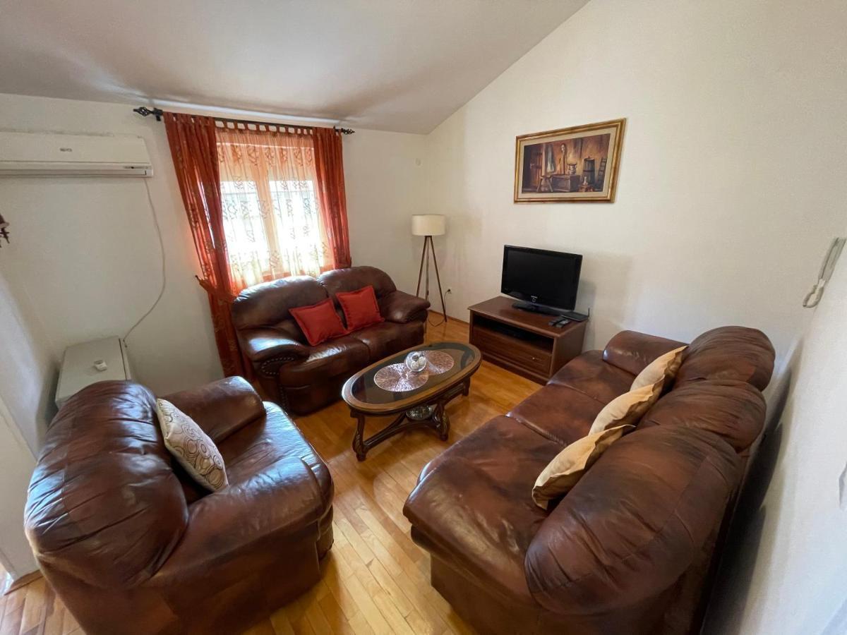 Aquarium Apartment Kotor Buitenkant foto