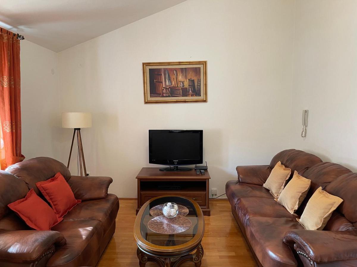 Aquarium Apartment Kotor Buitenkant foto