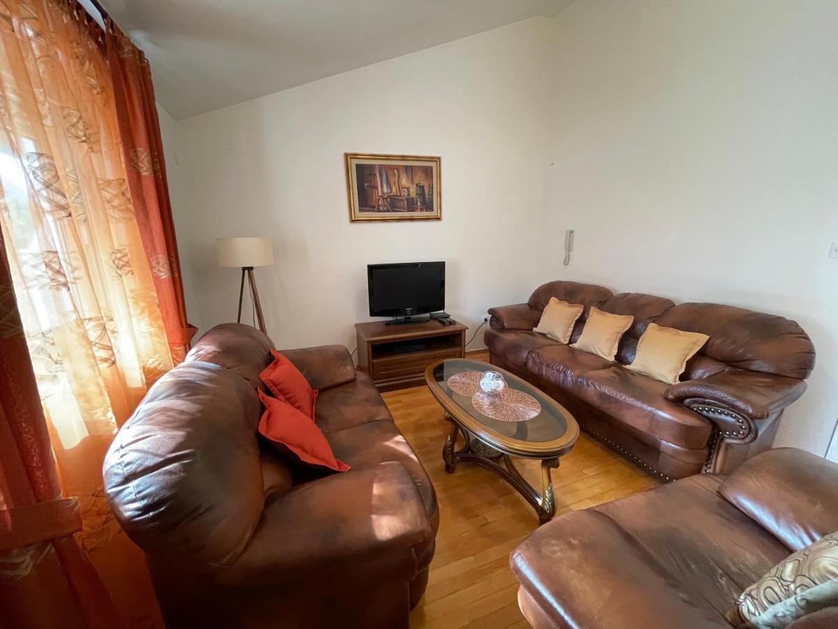 Aquarium Apartment Kotor Buitenkant foto