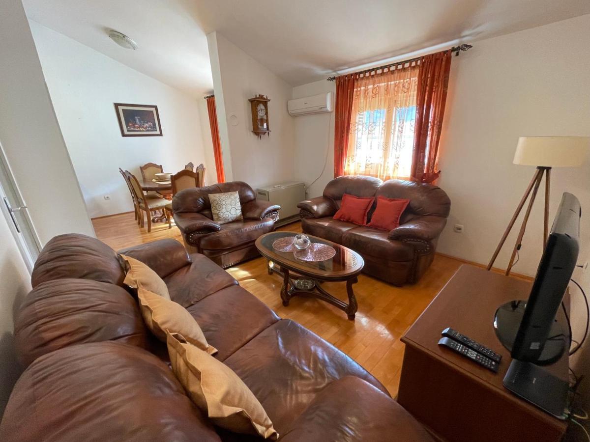 Aquarium Apartment Kotor Buitenkant foto