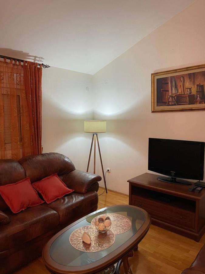 Aquarium Apartment Kotor Buitenkant foto