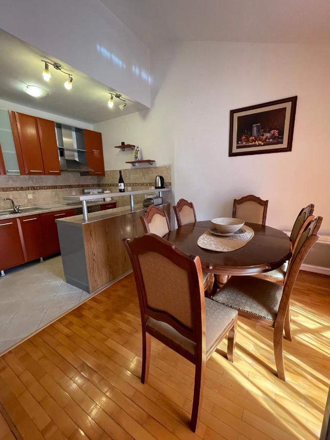 Aquarium Apartment Kotor Buitenkant foto