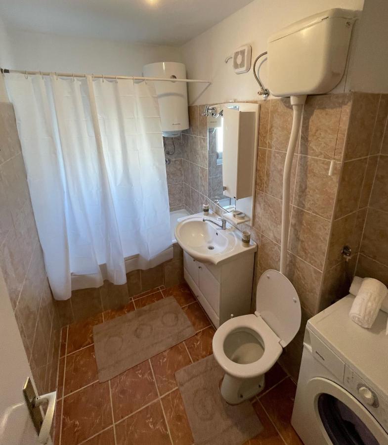 Aquarium Apartment Kotor Buitenkant foto