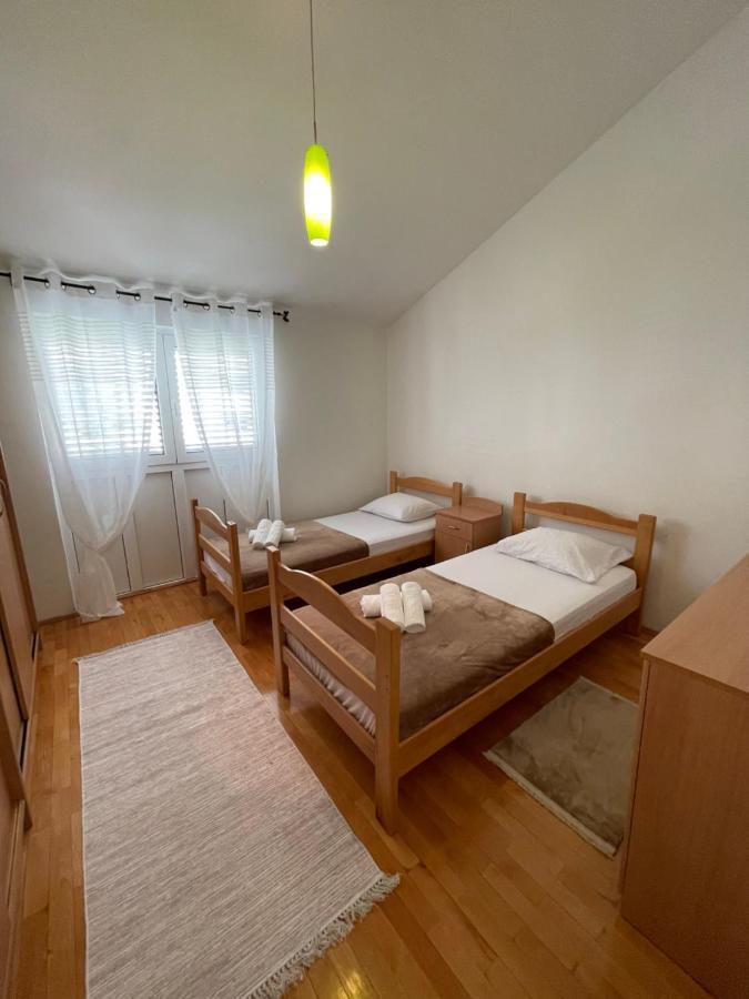 Aquarium Apartment Kotor Buitenkant foto