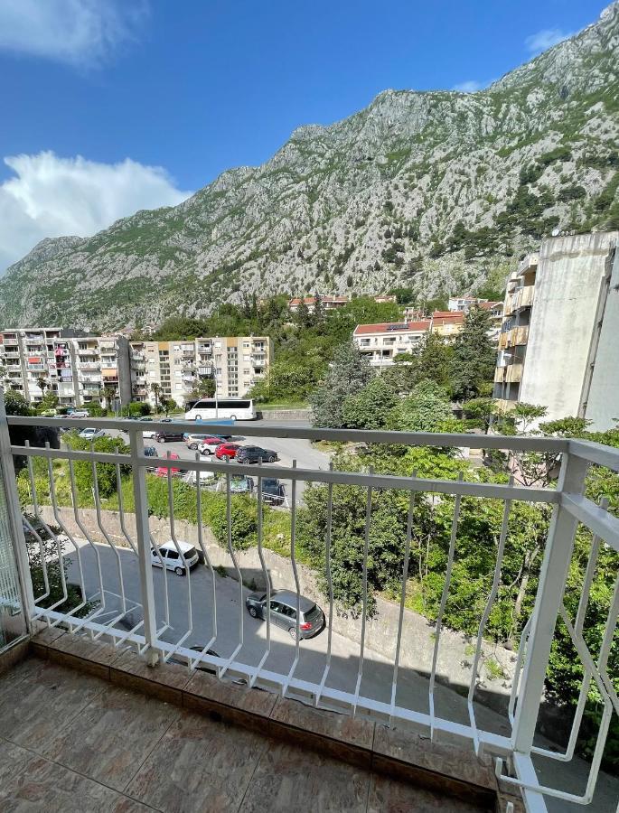 Aquarium Apartment Kotor Buitenkant foto